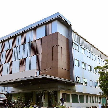 Oyo 6472 Hotel Metropolitan Vijayawada Ngoại thất bức ảnh