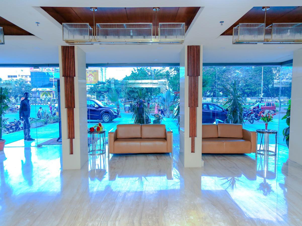 Oyo 6472 Hotel Metropolitan Vijayawada Ngoại thất bức ảnh